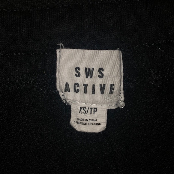 Shorts - Picture 3 of 5